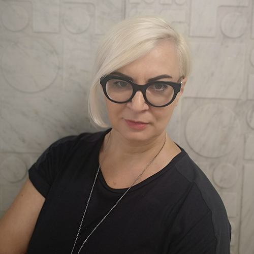 Laura Sinóros-Szabó